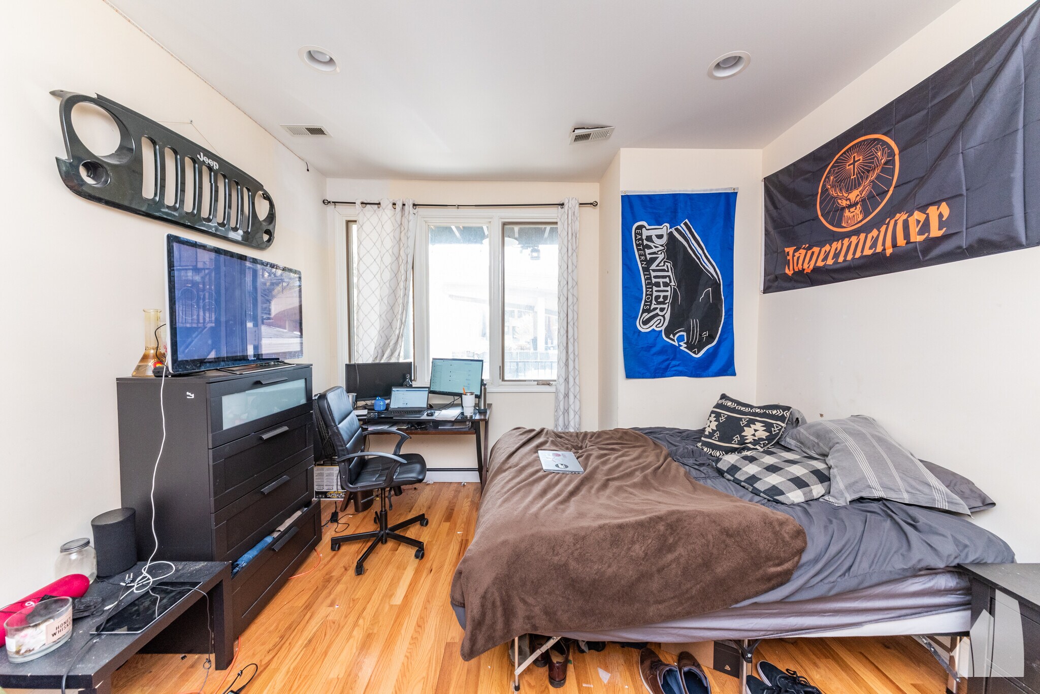 Building Photo - 1133 W Addison St