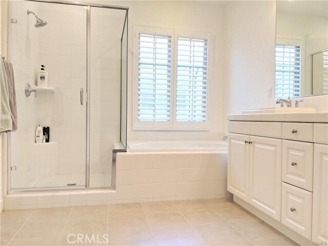 Building Photo - 62 Acorn