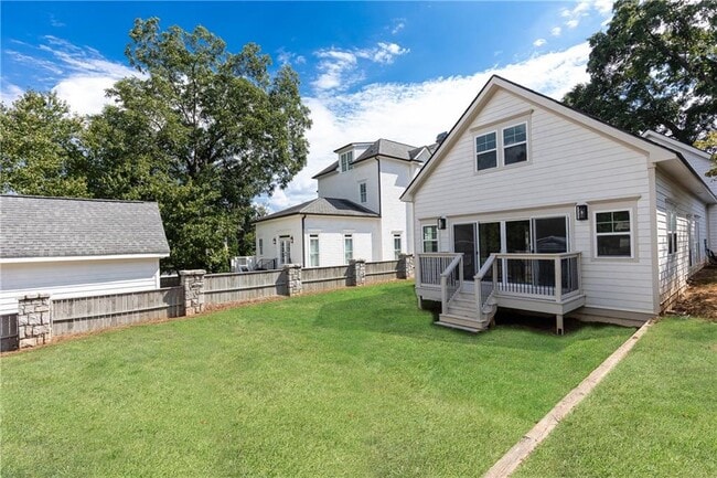 Building Photo - 433 Trabert Ave NW