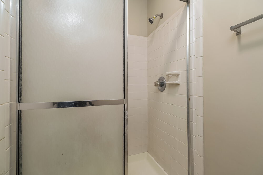 Building Photo - 564 Clubhouse Dr SE