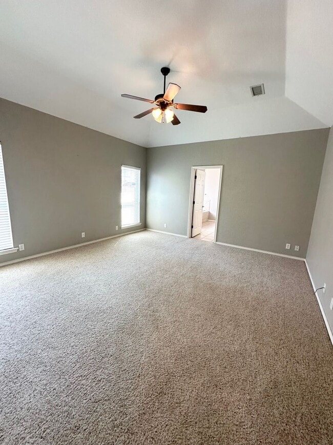 Building Photo - 4 Bed 3 Bath Ready to Rent ASAP!