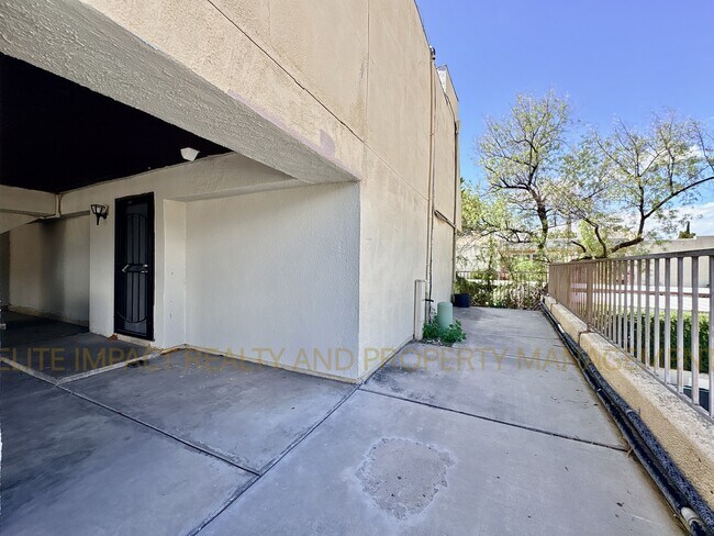 Building Photo - 1620 N Wilmot Rd
