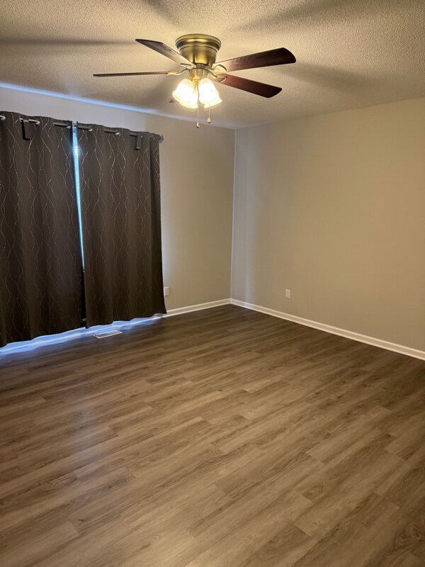 Building Photo - 105 Marcus Dr