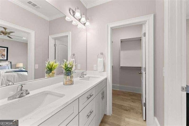 Building Photo - 502 Washington St NW