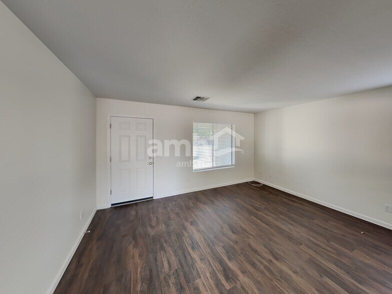 Building Photo - 1713 E Bradstock Way