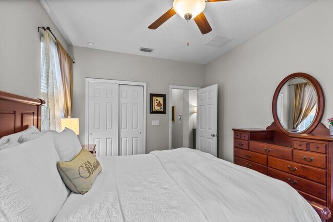 Building Photo - Spacious Home in Prime Location!