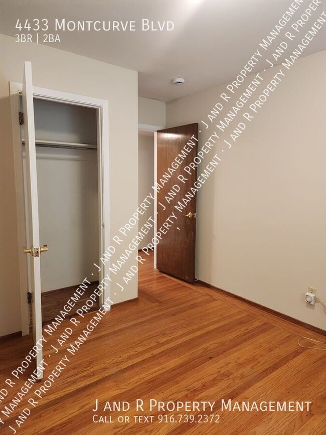 Building Photo - 3 Bedroom in Fair Oaks