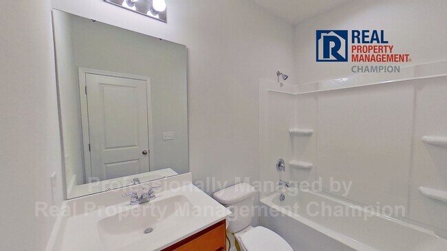 Building Photo - Beautiful Home with Spacious and Open Floorplan