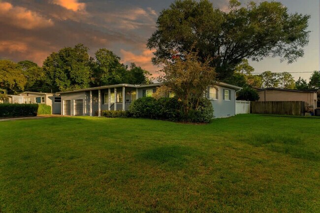 Building Photo - 6206 Carranza Dr