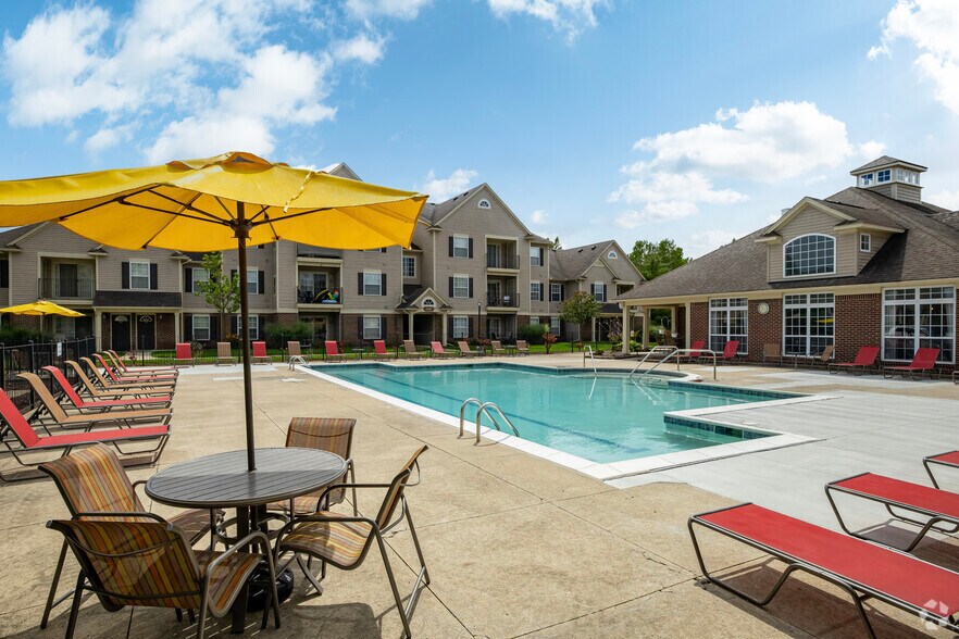 Pool - Stratford Place at Brownstown