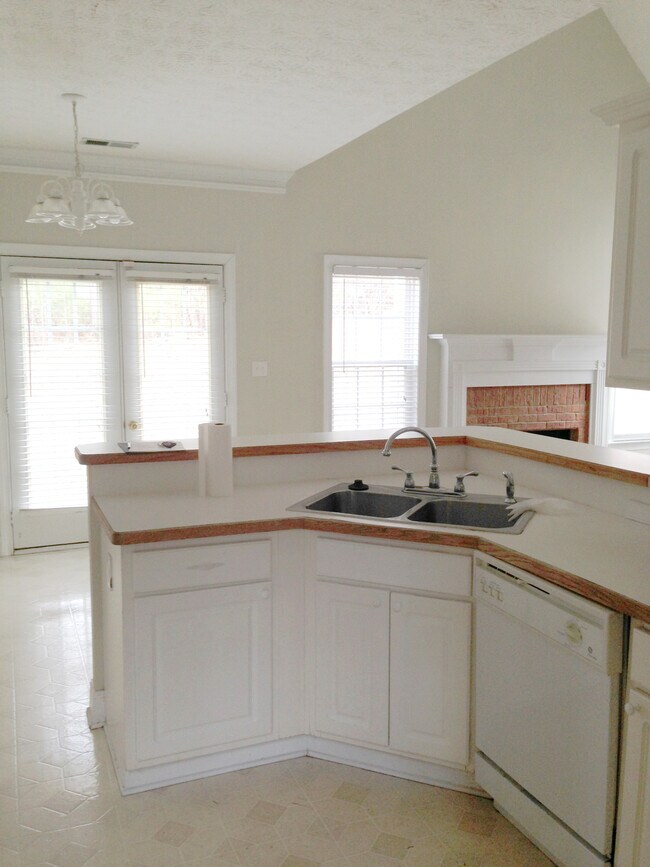kitchen, breakfast room - 100 Pine Shoals Trl