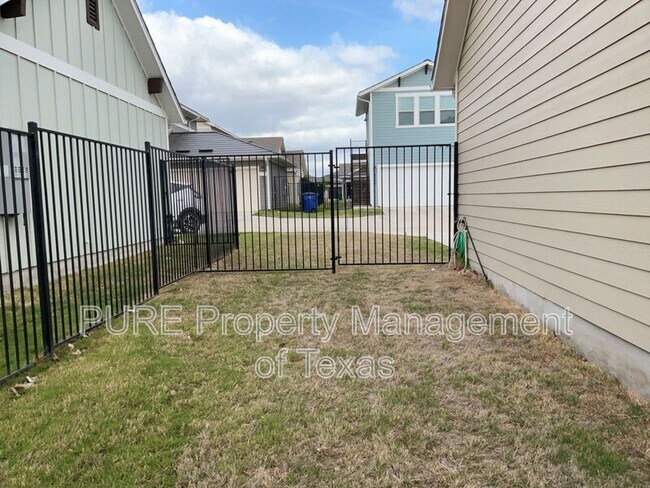 Building Photo - 8315 Laughlin Ln