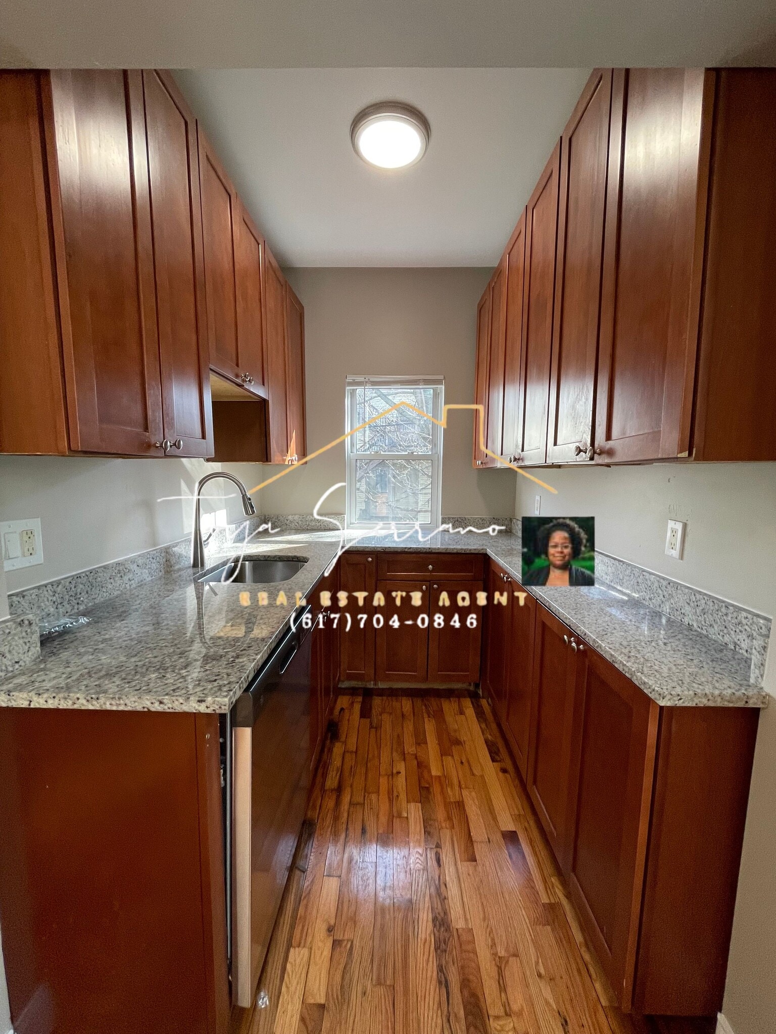 Building Photo - 11 Abbotsford St