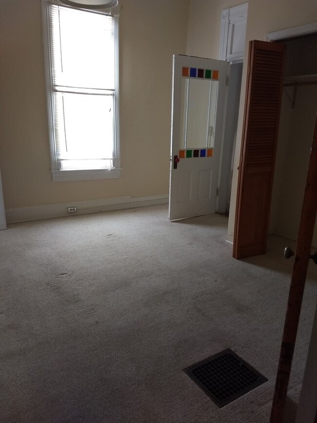 Building Photo - Two Bedroom Home! Fenced in yard! Pet Nego...