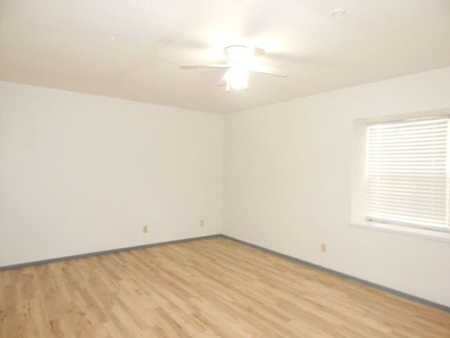 Building Photo - Charming 2 Bedroom, 1-1/2 Bath Duplex in T...
