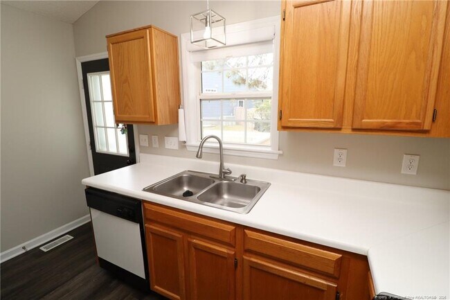 Building Photo - 504 Noonday Ct