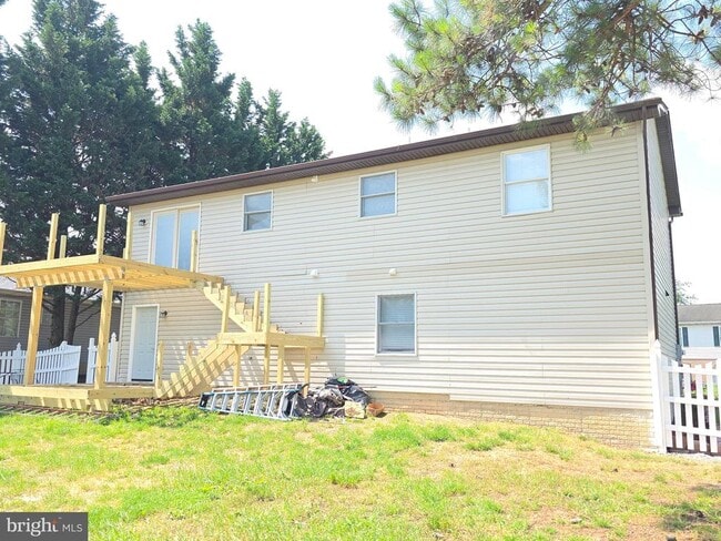Building Photo - 81 Towerview Dr