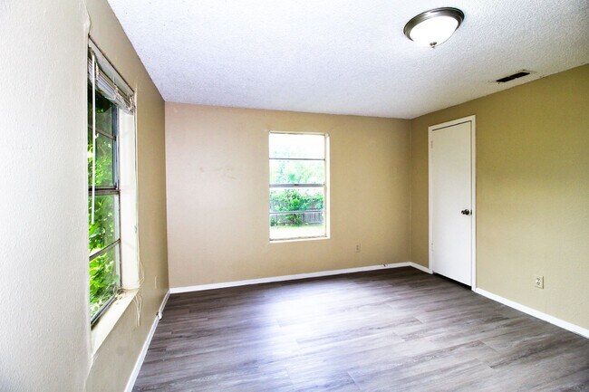 Building Photo - 8100 Doreen Avenue