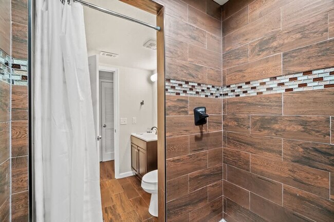 Building Photo - 5218 Beach Dr