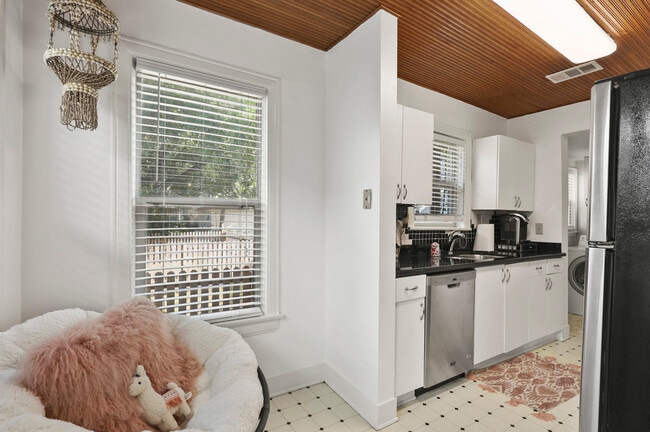 Building Photo - 5805 Vickery Blvd