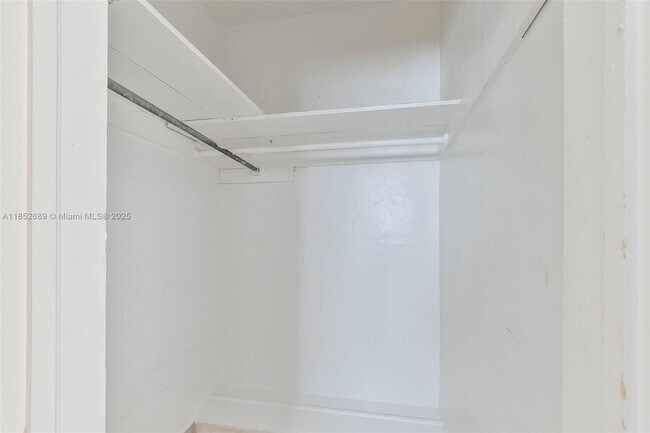 Building Photo - 934 Meridian Ave