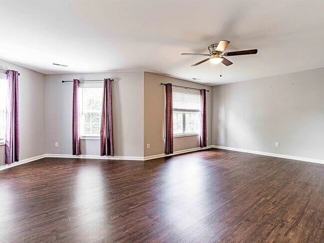 Building Photo - Stunning 4BD, 2.5BA Raleigh Home in the Prestigious Eagle Ridge Golf Community with Premier Ameni...