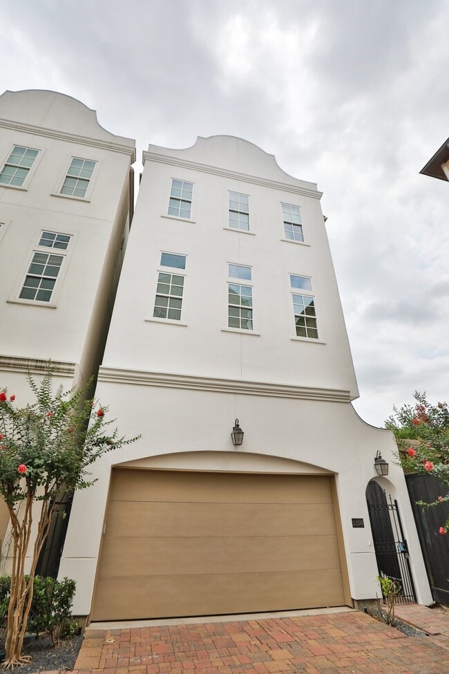 Building Photo - 1250 W 23rd St