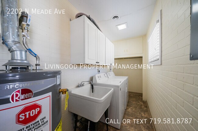 Building Photo - 2202 N Meade Ave