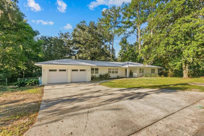 Building Photo - 2821 NW 4th Ln