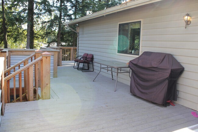 Building Photo - 12939 NE 195th Pl