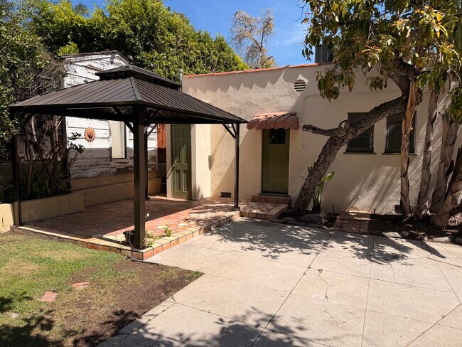 Building Photo - 939 Hammond St