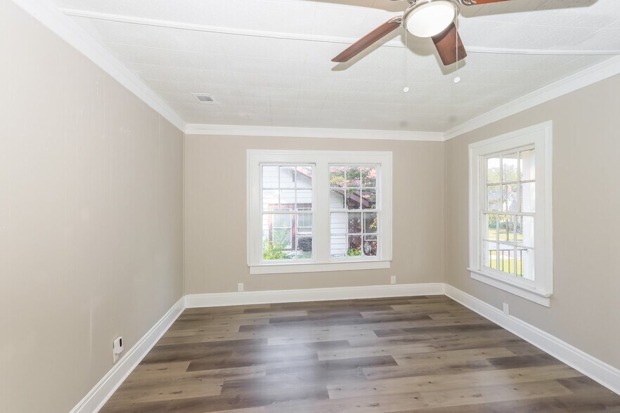 Building Photo - 1369 Winton Ave