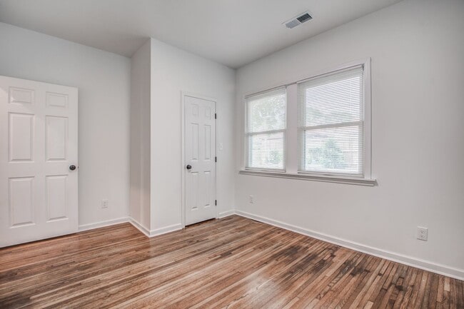 Building Photo - Live Stylishly. Live Comfortably. Live Memphis