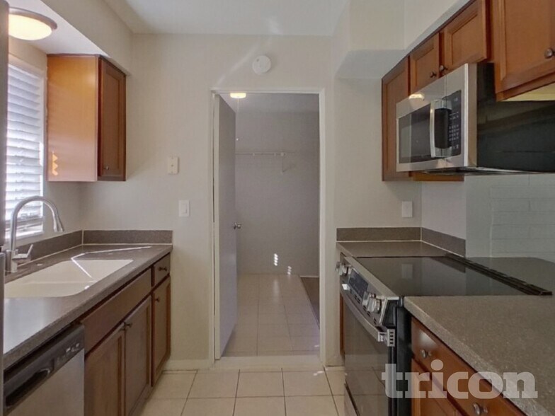 Building Photo - 5590 26th Ave N