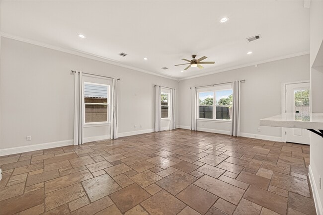Building Photo - 2211 Silverbonnet St