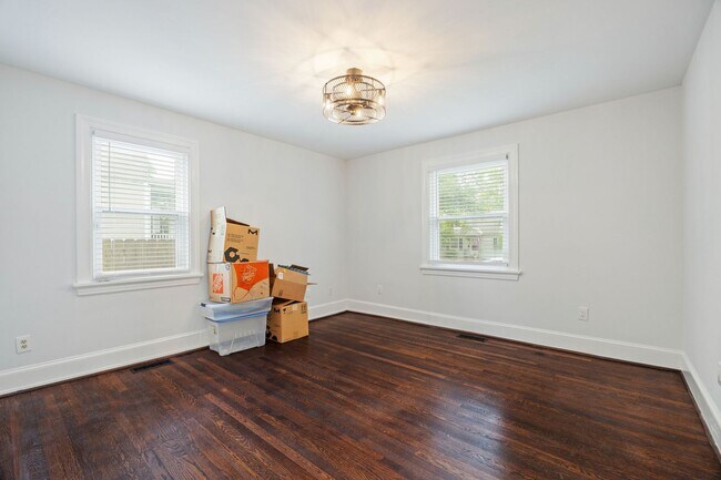 Building Photo - Beautiful 4 Bedroom Home off Of Cutshaw Ave! ***Available Early August 2026***
