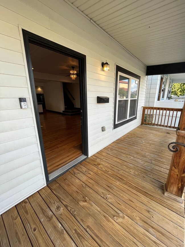 Building Photo - Beautifully renovated home in King-Lincoln