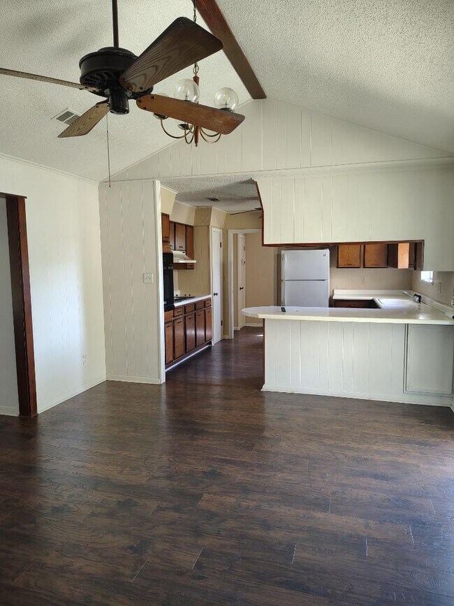 Building Photo - 126 Deerbrook