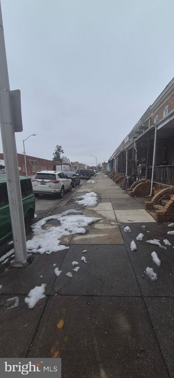 Building Photo - 627 S Pulaski St