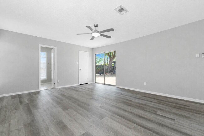Building Photo - 15811 Pathfield Dr