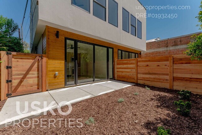 Building Photo - "Charming 1-Bedroom Unit in Sacramento's H...