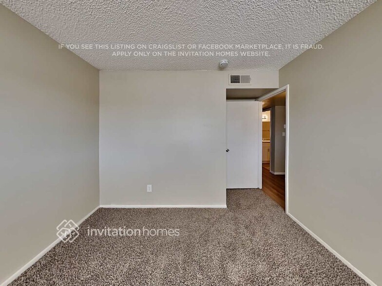 Building Photo - 5638 W Comet Ave