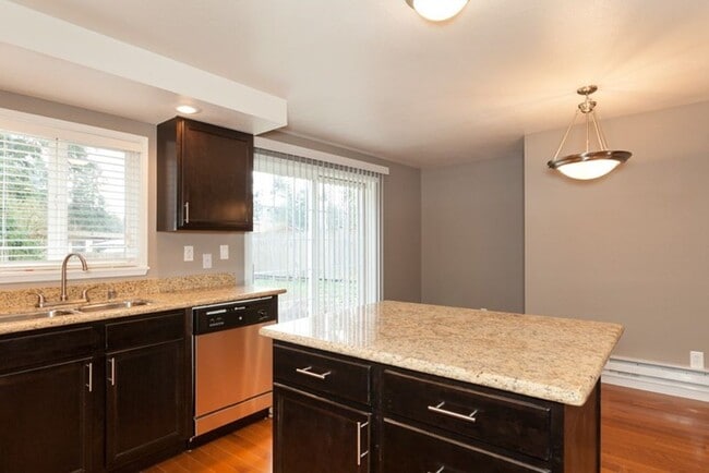 Building Photo - 3 bedroom, 1.5 bath Rambler Located at the...