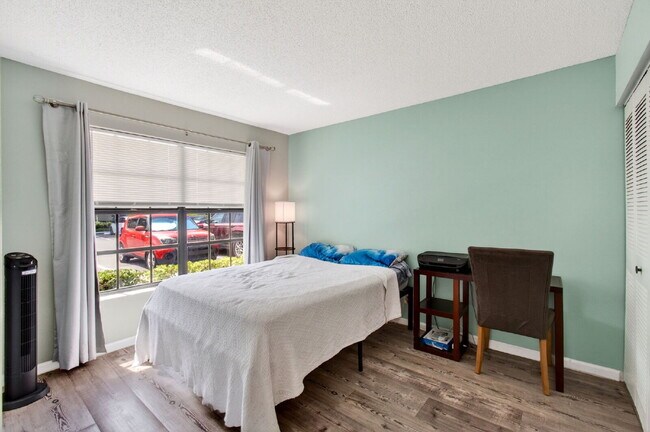 Building Photo - 460 Hardwood Pl