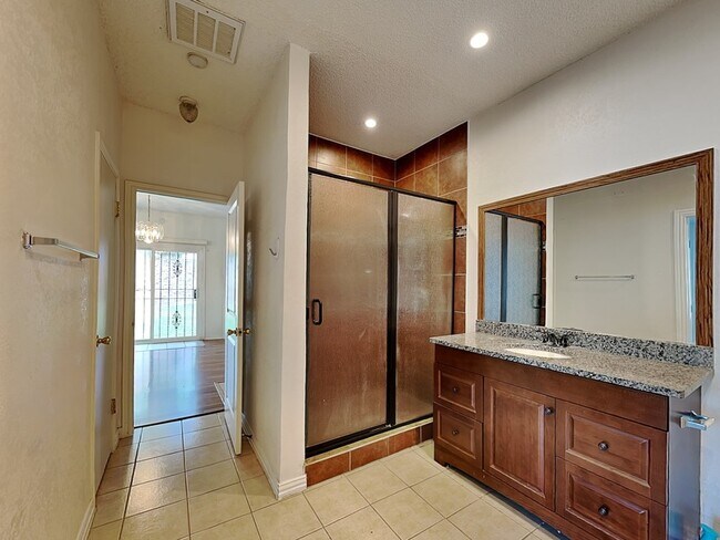 Building Photo - 1012 Garden Trail