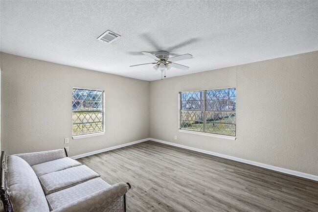 Building Photo - 1407 Bess Rd