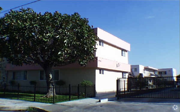 Building Photo - 14900 Lemoli Ave