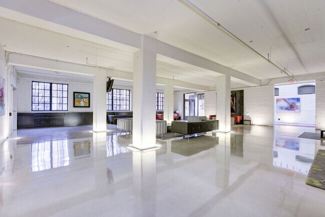 Building Photo - Luxurious Fully Furnished 2BR in the Heart of Mount Vernon Triangle!