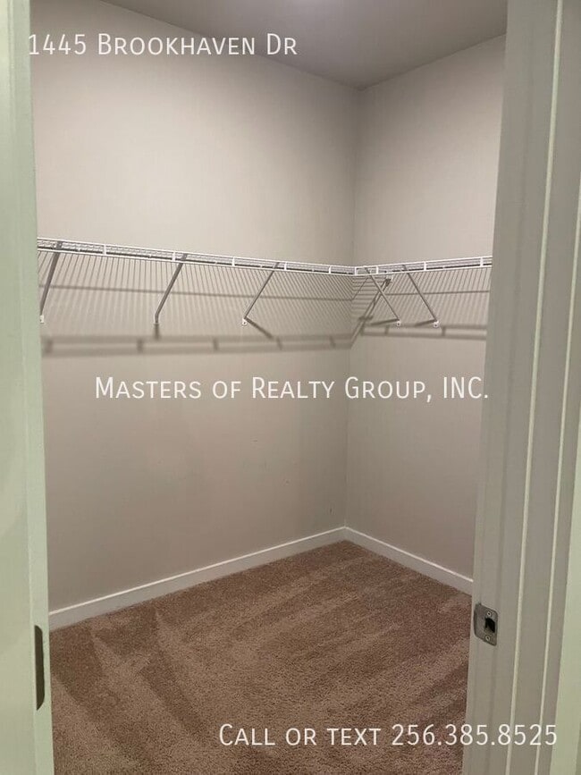 Building Photo - 1445 Brookhaven Dr