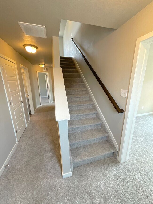 Building Photo - 3 Bedrooom Home Available Near Dublin Blvd...